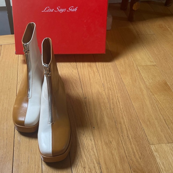 Lisa Says Gah retro-inspired, two-toned platform boots - Picture 5 of 6